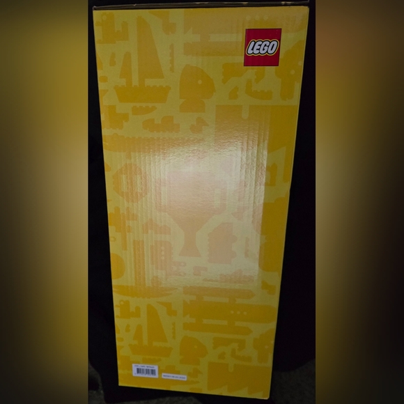 Lego Signature Brick 2x3 Trolley Expandable 21.5 inch carry-on luggage (RED) - Picture 7 of 7